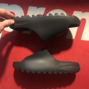 Adidas Yeezy Slide Onyx size 9US
